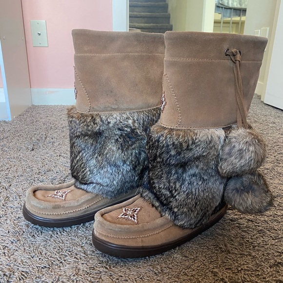 Manitobah Mukluks - Picture 3 of 7